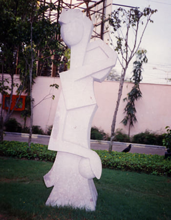 Abstract stone sculpture combining modern aesthetics with traditional carving excellence